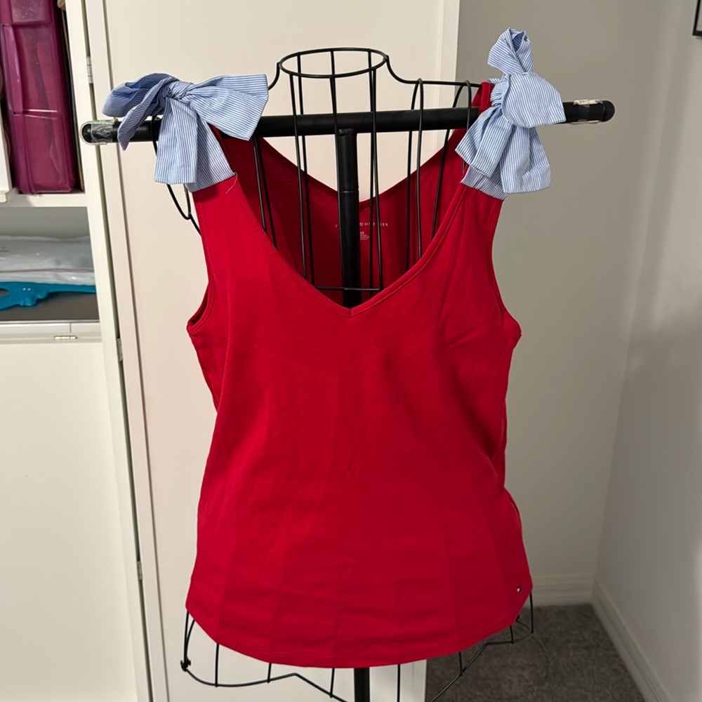 Ladies red v neck sleeveless top